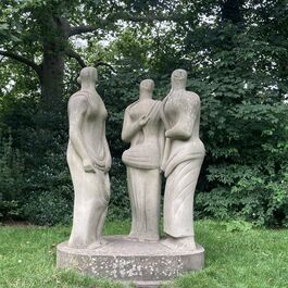 Henry Moore - Three Standing Figures - in Battersea Park