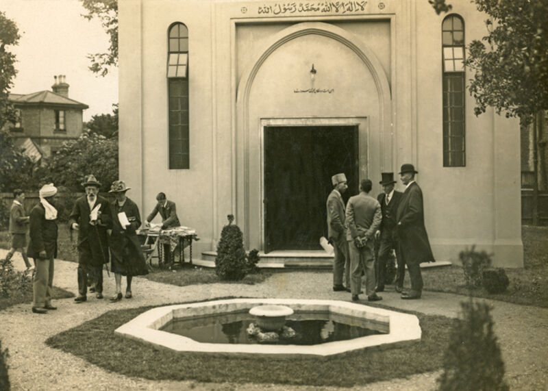 Photograph of the mosque taken around its opening showing people in front of the building. (From the London Mosque's website)