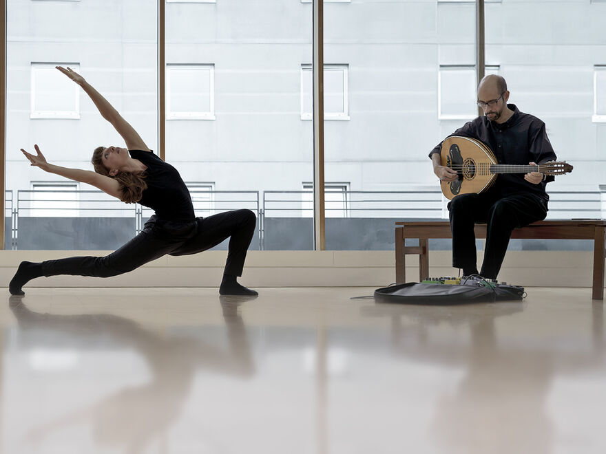 contemporary dance & laouto