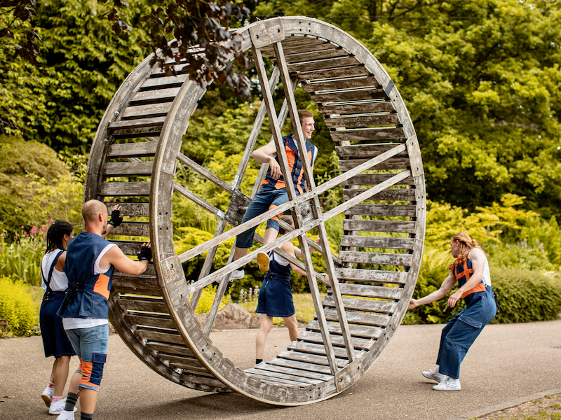 Rolling Giant Wheel