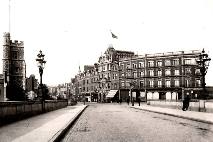 Black and white image showing the exterior of the White Lion Hotel in Putney