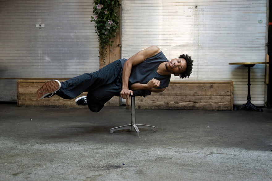 Dancer hovers horizontally on a stall 