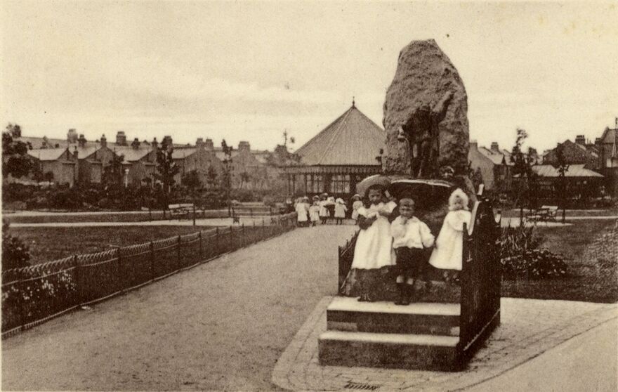 Postcard photographic image showing children playing at the fountain. From Wandsworth Libraries & Heritage Service.