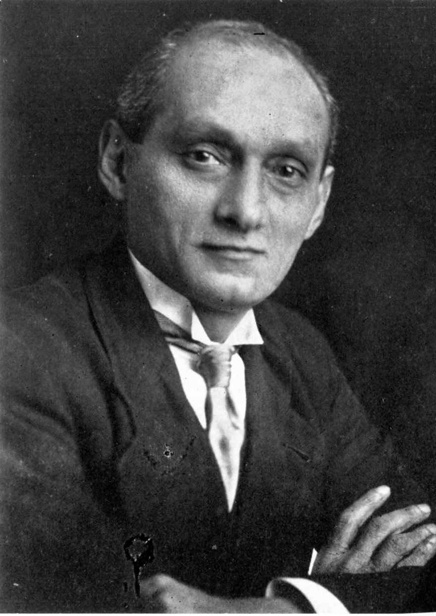 Portrait showing Saklatvala with arms crossed with a relaxed expression on his face looking at the camera
