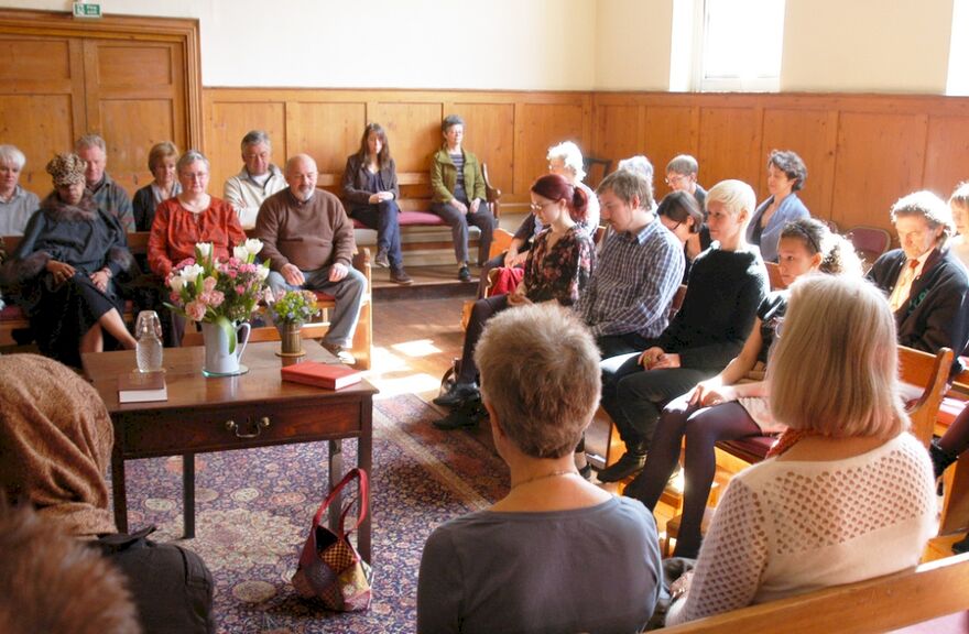 Image of people in peaceful surrounds of the Quaker Meeting House 