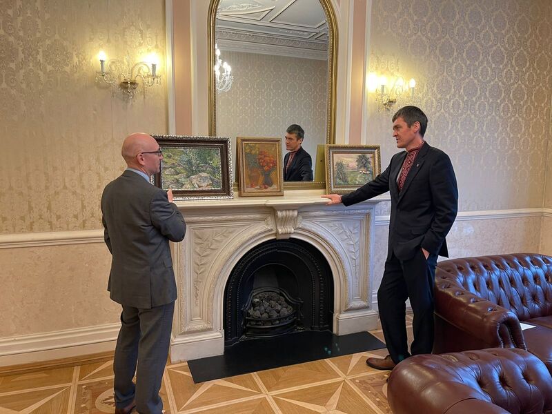 A gift to the Embassy of Ukraine in the United Kingdom. Presentation of the idea: opening an art gallery in London.